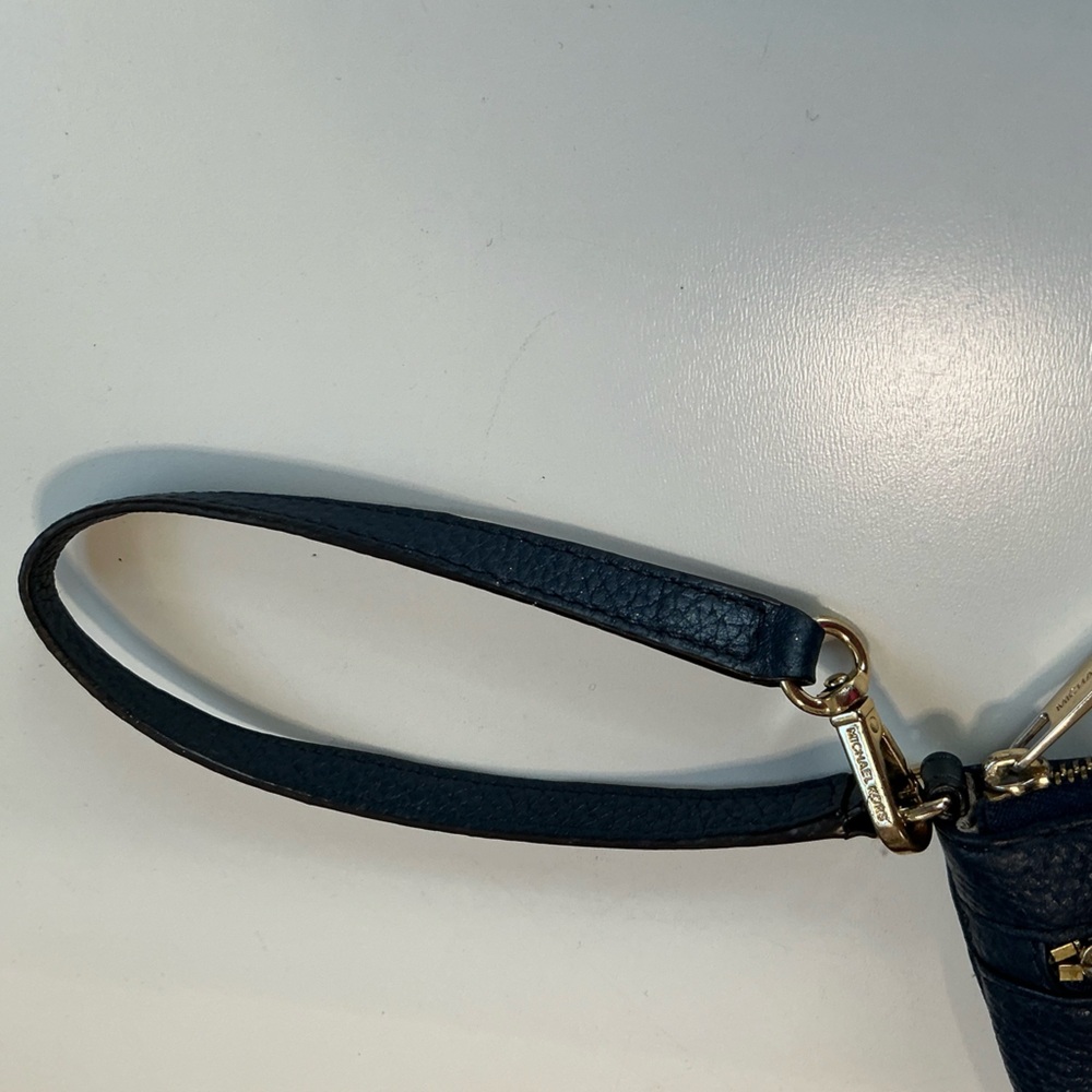 Michael Kors Navy Blue Pebbled Leather  Wristlet Pouch EUC MSRP $128 - Picture 11 of 16